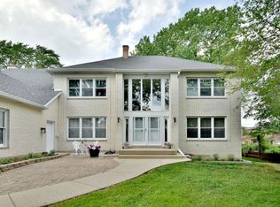 4668 Grove St, Skokie, IL 60076