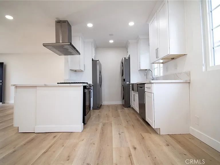 835 S Sherbourne Dr #9 — Photo 3