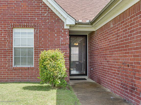 3rd image of 1308 Custer Dr E