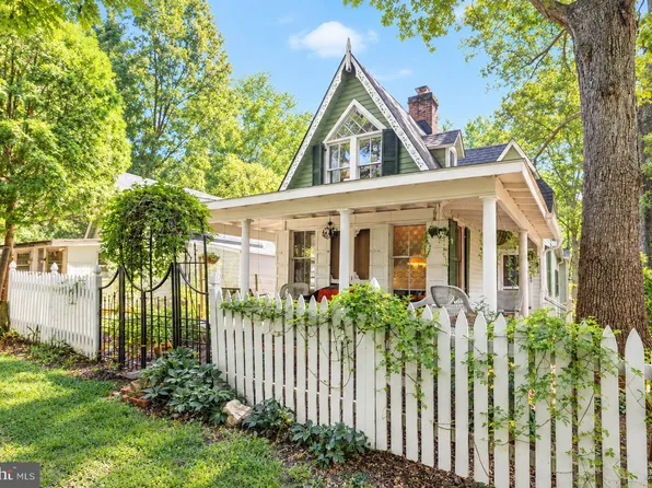 403 6th Ave, Washington Grove, MD 20880