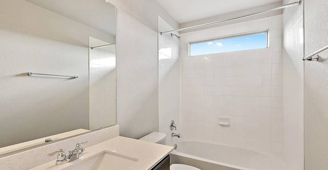 4 bed, 2.5 bath, 2367 sqft, $2,095 — Photo 3