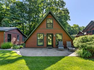 2488 Lakefront Dr, Holland, MI 49424