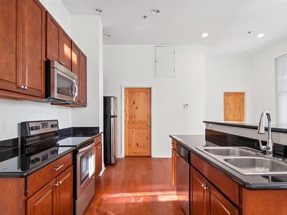 2nd image of 703 Carondelet St #2b49898db