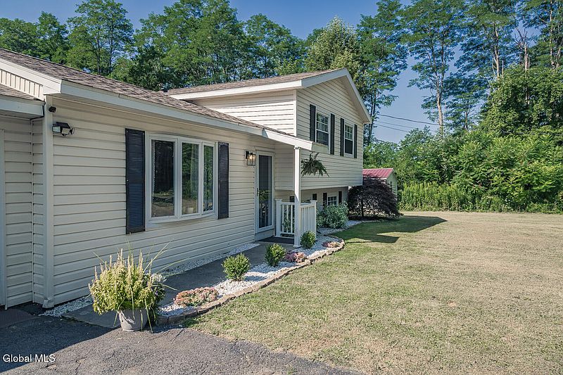 5th image of 536 McQueen Road