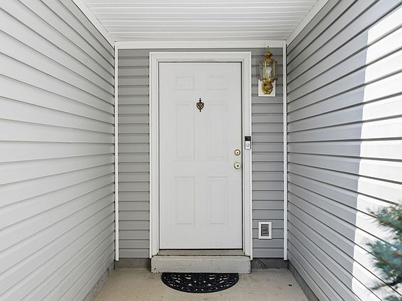 4th image of 990 Chesire Way