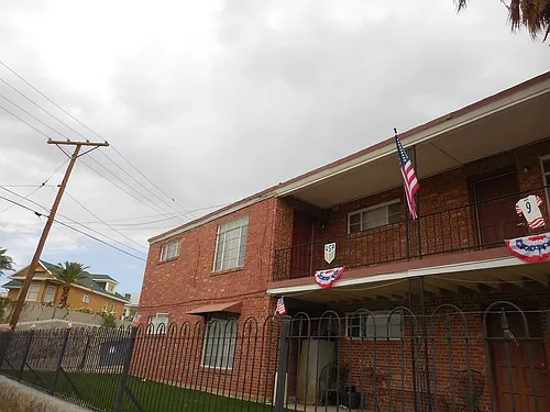 701 W Yandell Dr Photo 1
