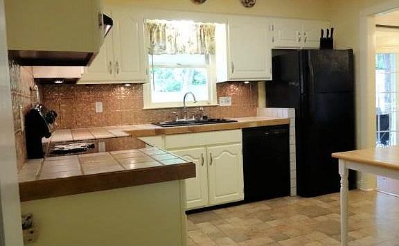 5th image of 301 N 20th Ter
