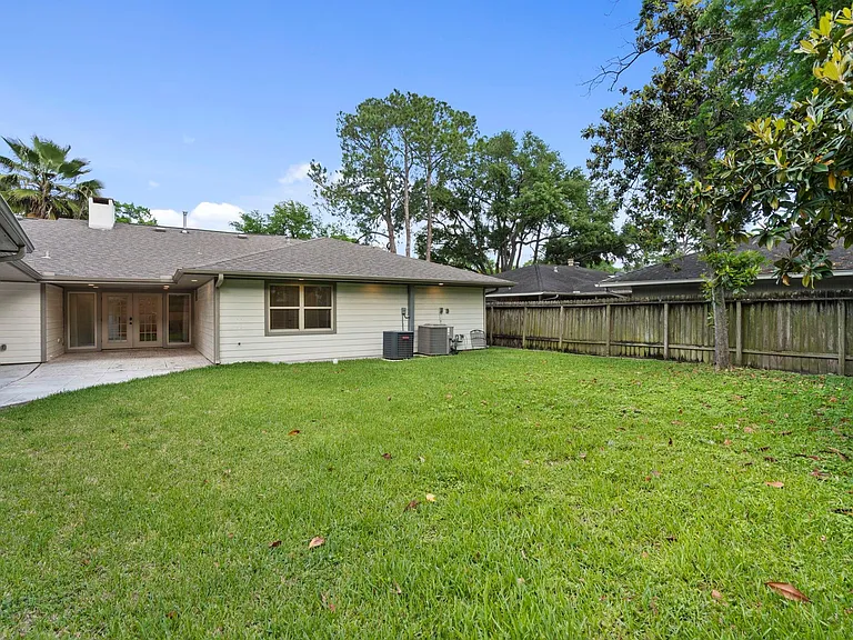 2402 Chimney Rock Rd — Photo 33