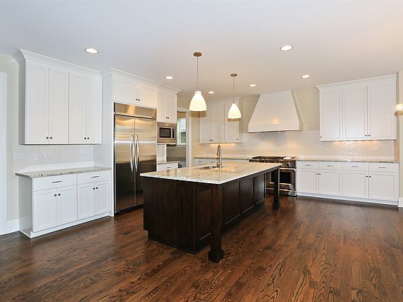 3rd image of 612 S Fern Ave