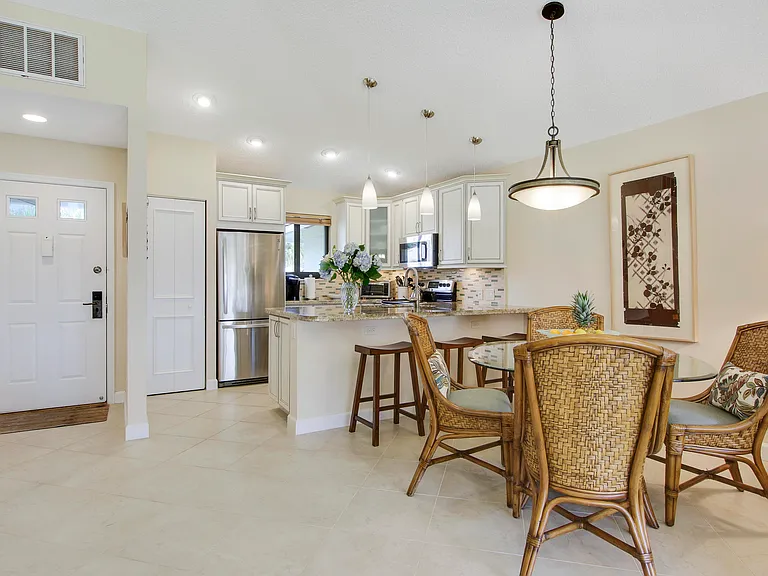 820 Club Dr — Photo 9