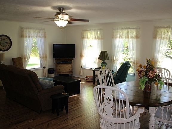 3rd image of 119 Belleadair Ln