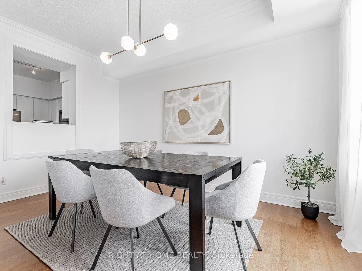 3 bed, $3,890 — Photo 4