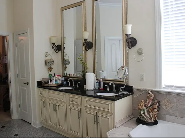 1834 Holly Oak Ln — Photo 11