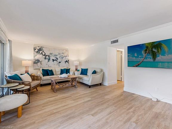 3rd image of 3000 Gulf Shore Blvd N APT 213