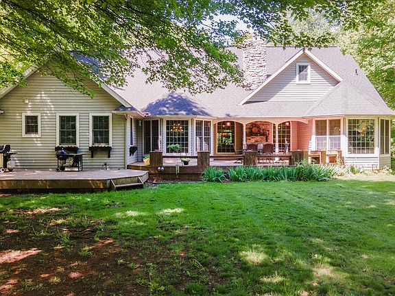 2nd image of 1471 Meadow Ln