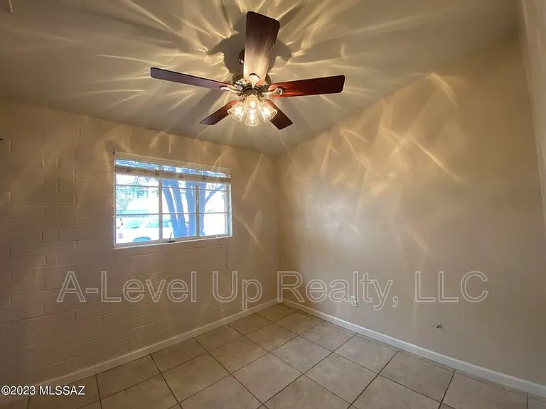 1980 N Tyndall Ave #1A — Photo 23