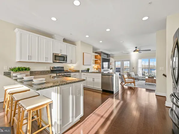 612 Marina Landing Ln, Woodbridge, VA 22191