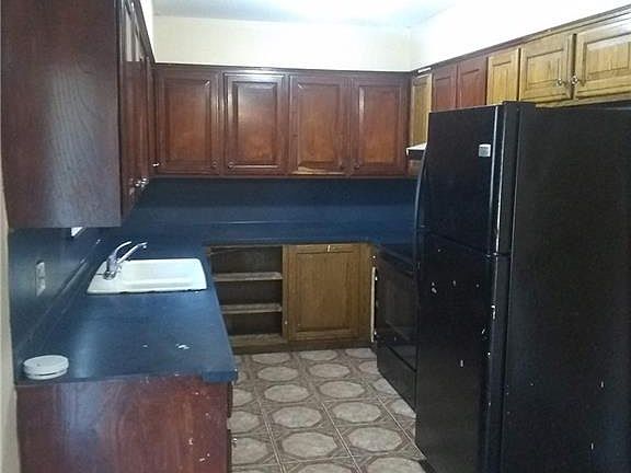 4th image of 1603 W Gum St