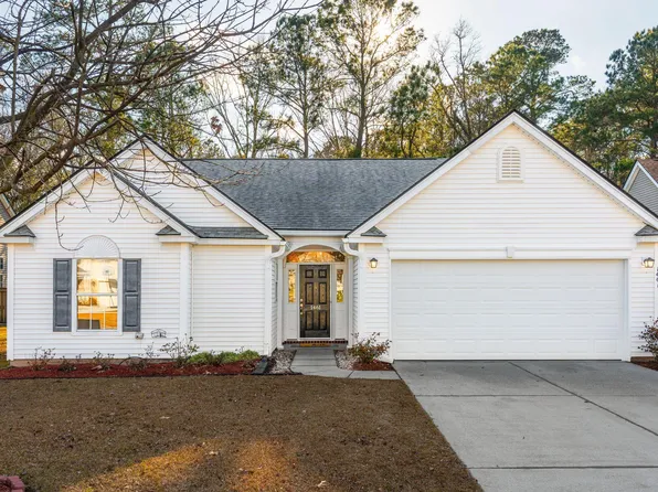 1461 Coopers Hawk Dr, Hanahan, SC 29410