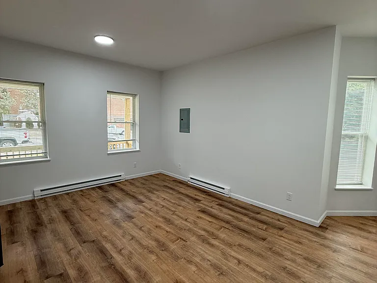 82 Oakwood Ave #102 — Photo 4