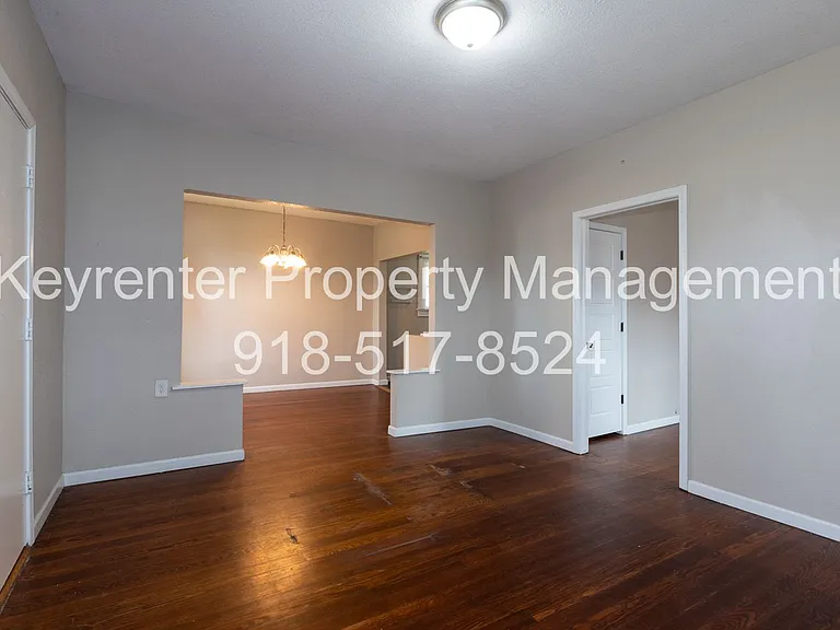 1607 N Lewis Pl — Photo 5