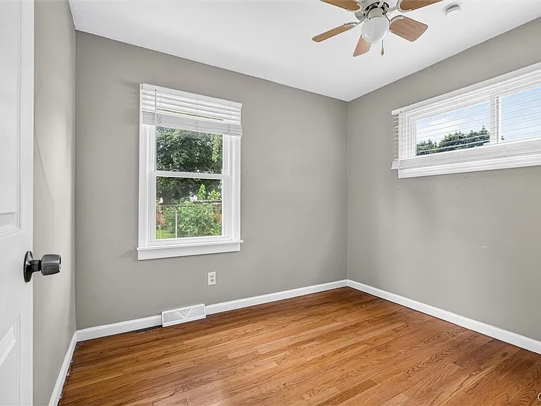 211 Windemere Rd — Photo 11