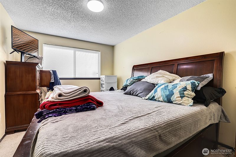 4th image of 701 E 68th Street