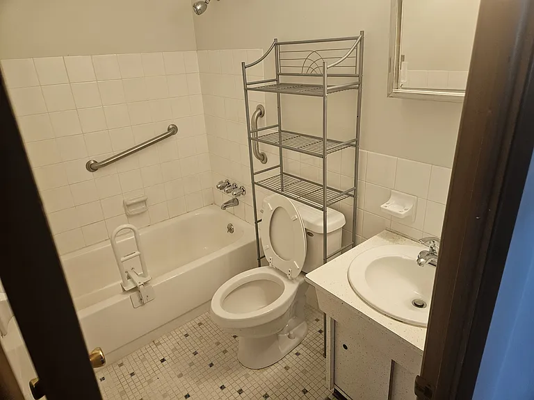 Luther House Apartments — Photo 10