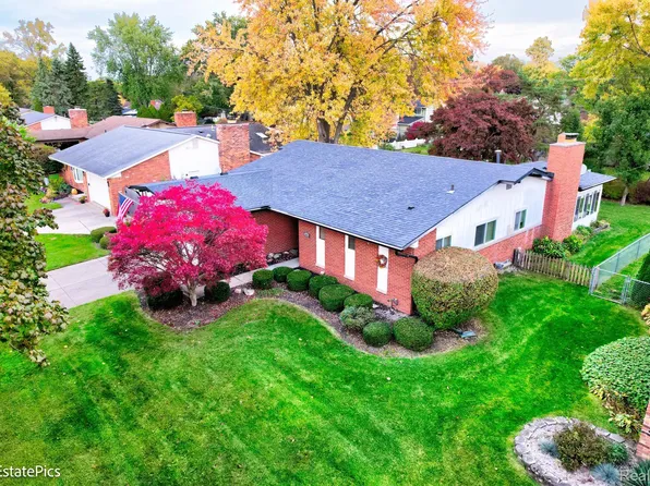 14452 Ramblewood St E, Livonia, MI 48154