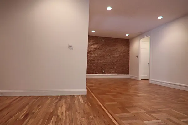 Rented by PMG Real Estate  | media 26