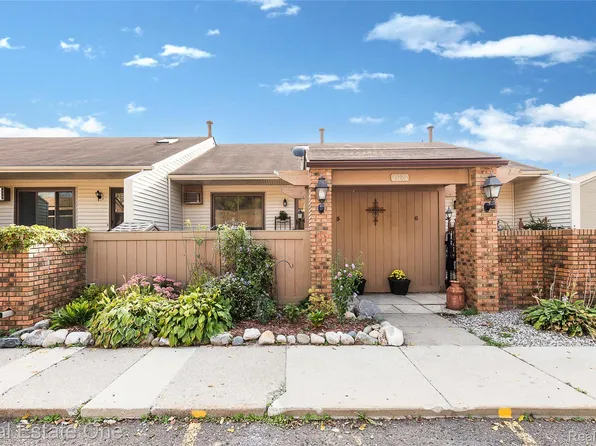 25887 Lexington Dr Unit 5, South Lyon, MI 48178