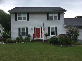 5935 King Hill Dr, Farmington, NY 14425