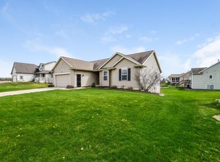 378 Creekside Dr, Coopersville, MI 49404