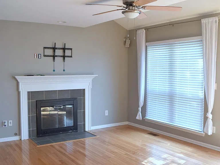 1272 Poppy Hill Dr — Photo 2