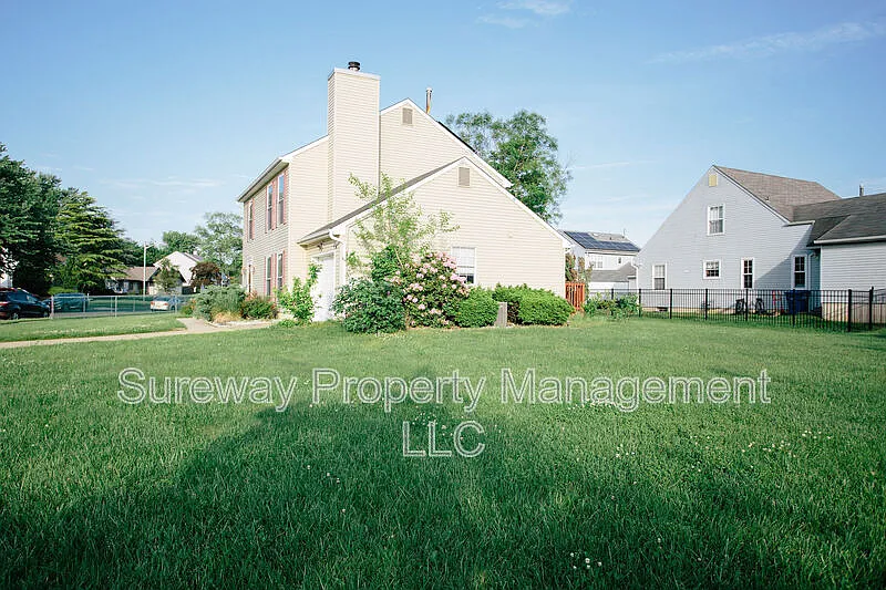 3 bed, 2.5 bath, 1718 sqft, $2,975 — Photo 2