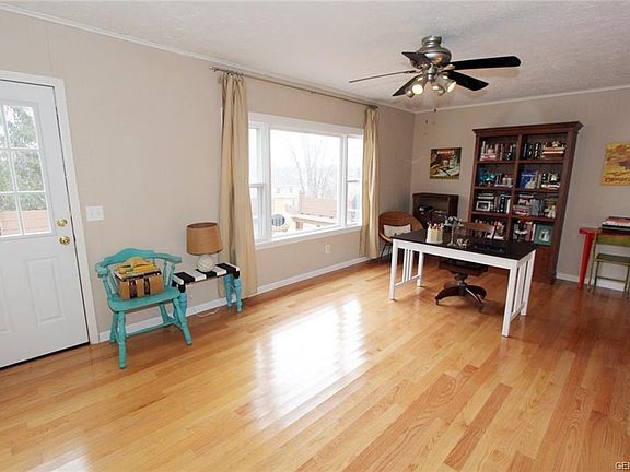 4th image of 122 Heather Ln