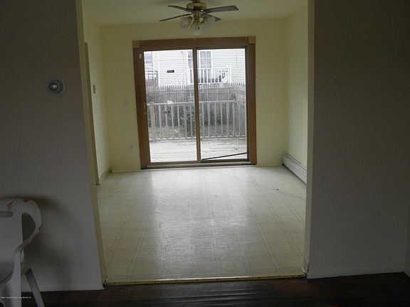 3rd image of 54 Monsey Pl