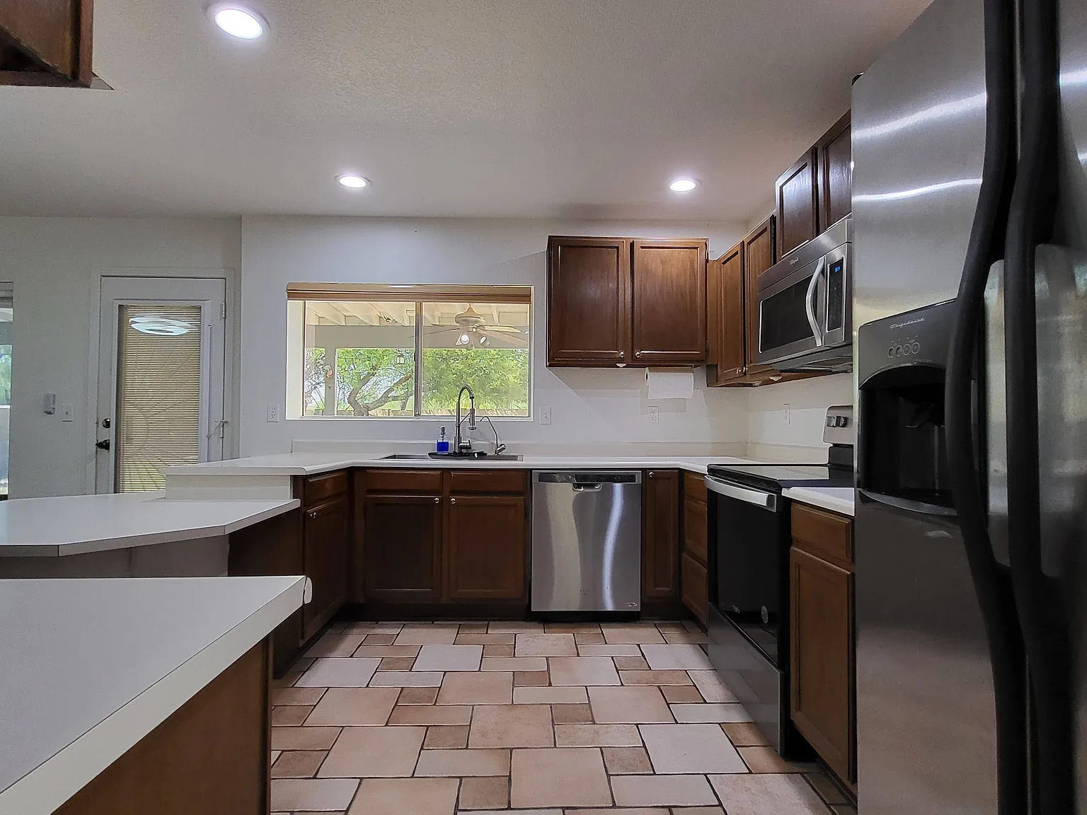 4 bed, 1757 sqft, $2,300 — Photo 2