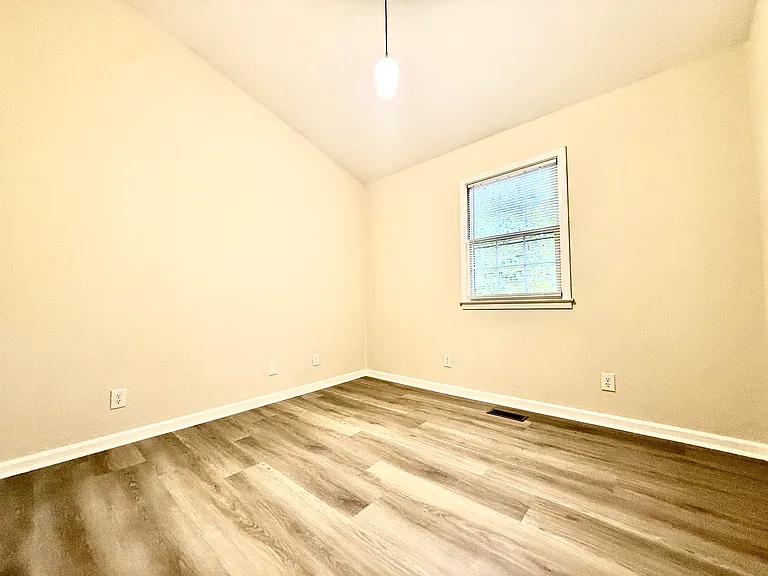 6231 Thom Rd — Photo 9