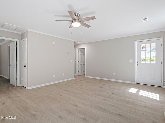 4th image of 1418 Huckleberry Lane