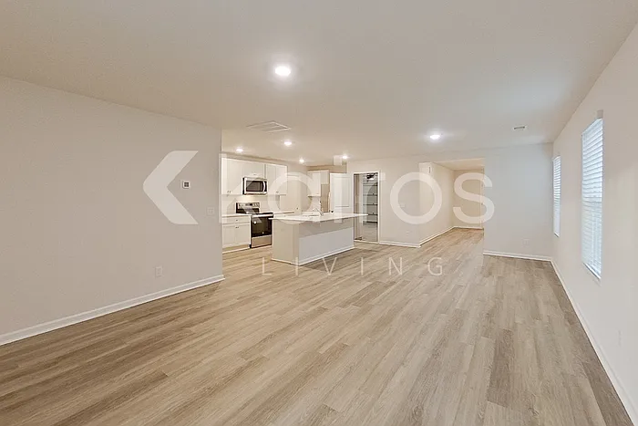 5 bed, 3.0 bath, 2361 sqft, $2,445 — Photo 3