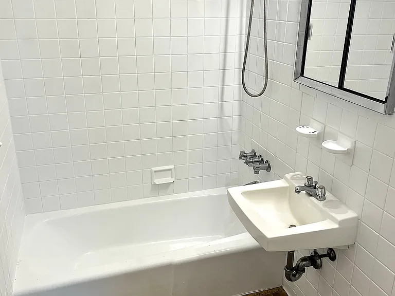 259 Webster Ave #C2 — Photo 10