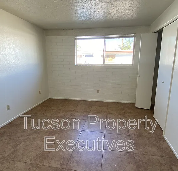 4239 E Lee St — Photo 18