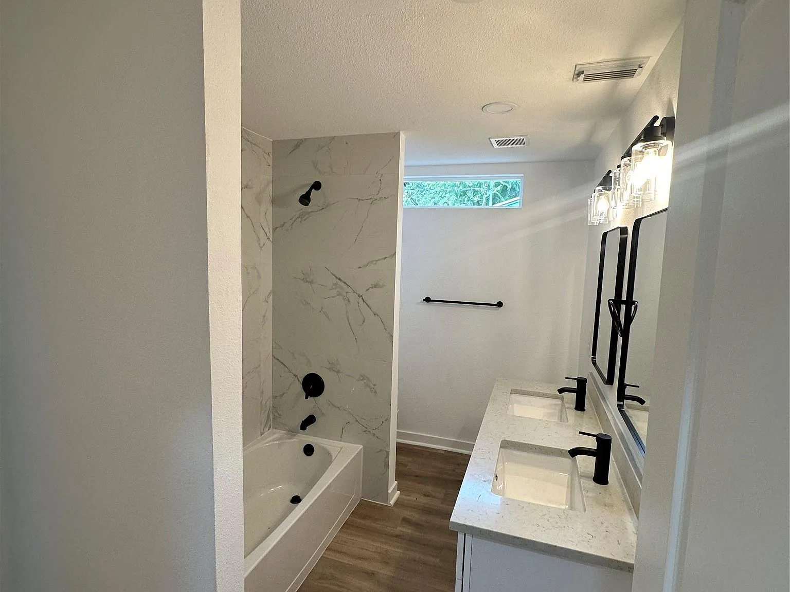 2 bed, 1.0 bath, 907 sqft, $2,050 — Photo 4