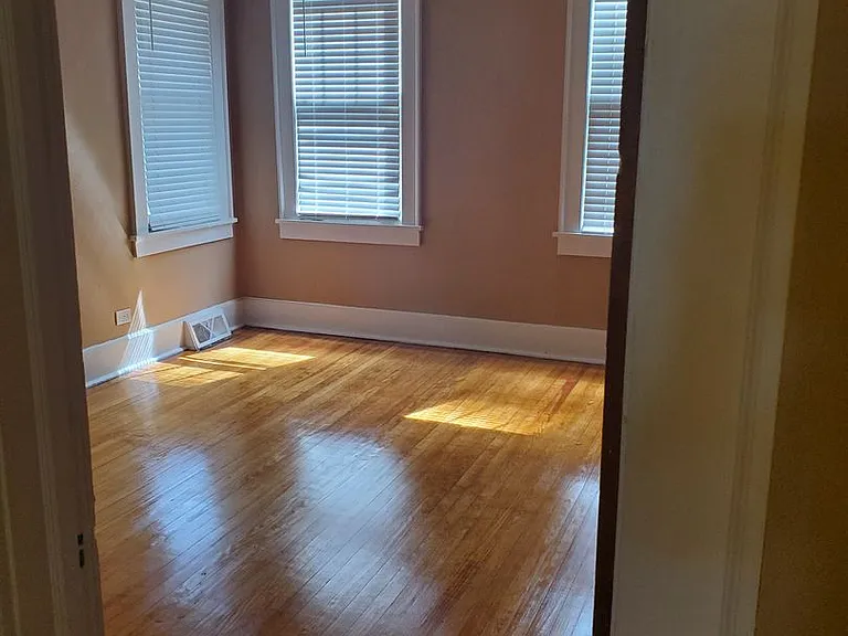 622 King Ave — Photo 8