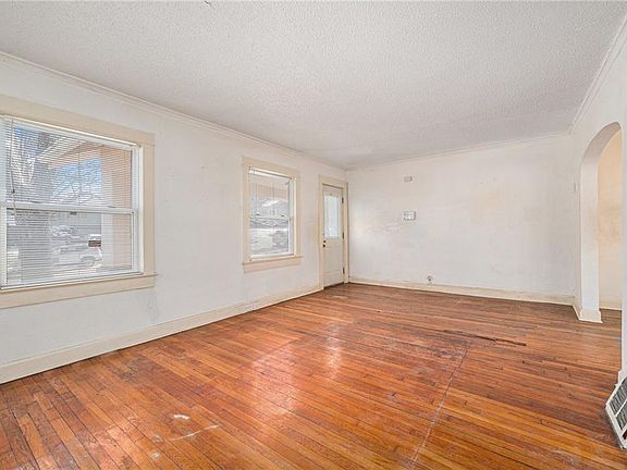 4th image of 1404 E 66th St