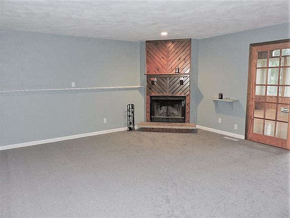 5th image of 4424 Windsor Ct