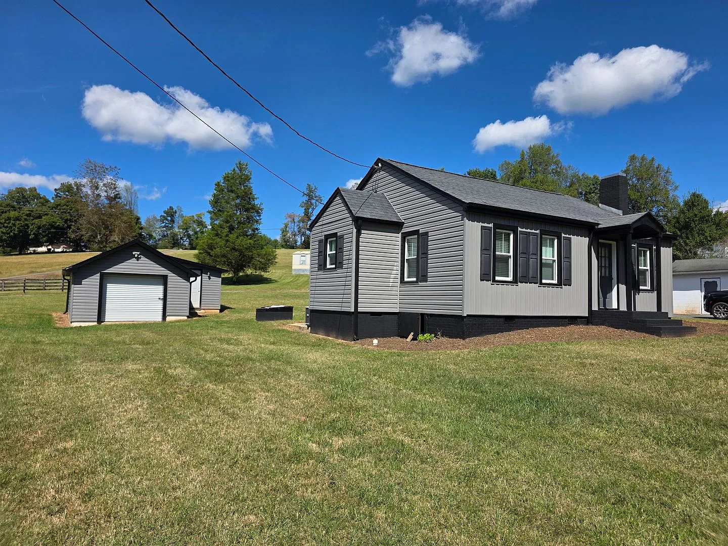 3 Bed 1.5 Bath Home for Rent Freshly Updated Throughout — Photo 4
