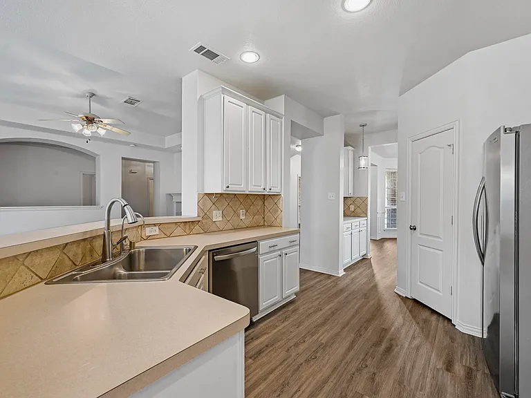 1711 Peregrine Dr — Photo 11