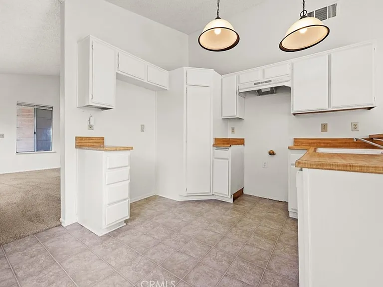 22961 Chambray Dr — Photo 5